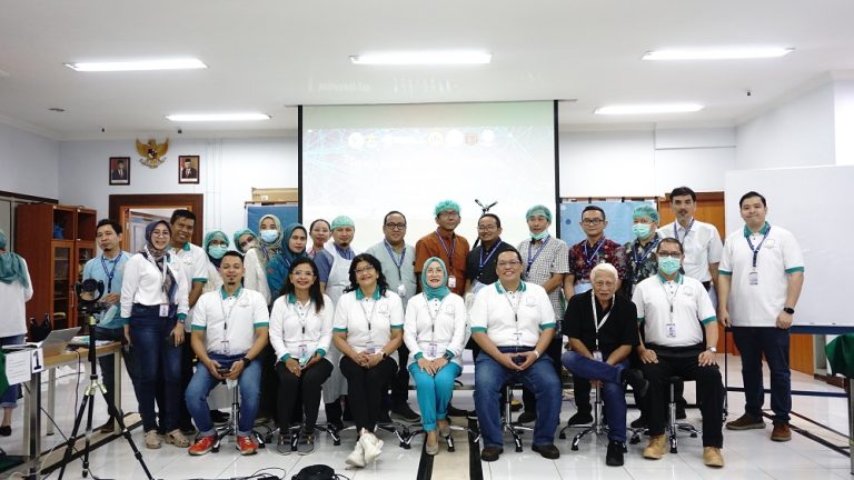 Foto bersama Pemateri, Instructur dan Peserta workshop.